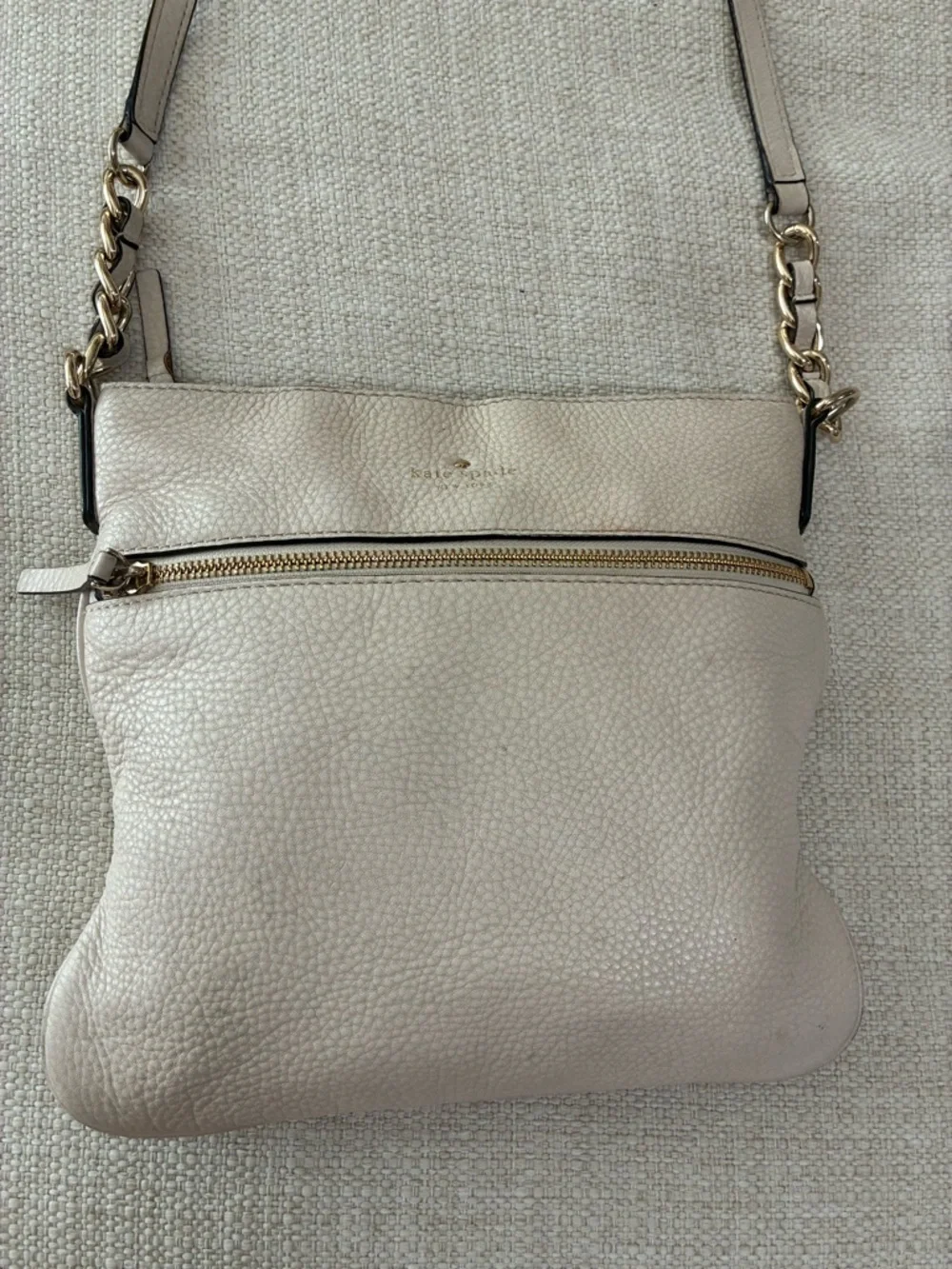 kate spade EUC Cream  Jackson Pebbled Leather Crossbody Bag with Gold Hardware - Picture 2 of 15
